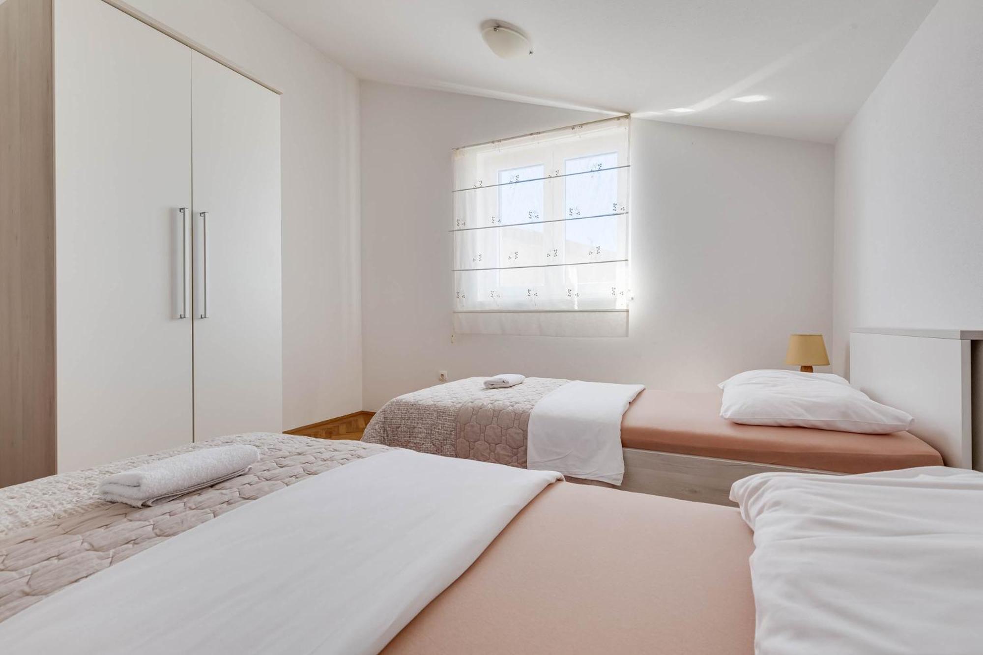 Apartmani Pocrnic Пакоштане Экстерьер фото